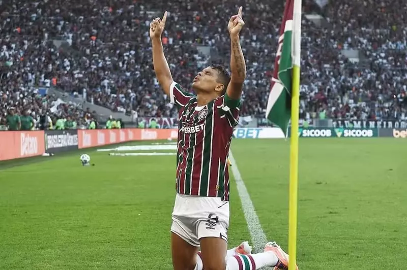 "رحلة قصيرة لكنها خالدة".. أول تعليق من تياجو سيلفا بعد رحيله عن فلومينينسي 